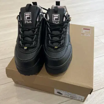 FILA 블랙 스니커즈 체인 포함