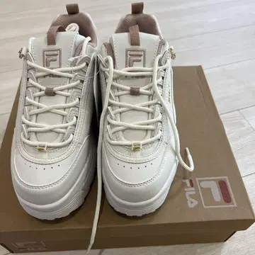 FILA 화이트 통굽 스니커즈 체인 포함
