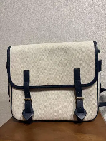 L/UNIFORM 플랩 부착 숄더백
