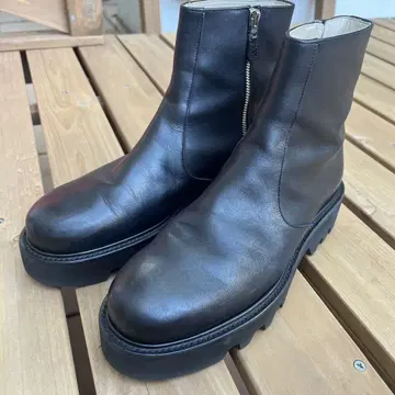 BEAUTIFUL SHOES 부츠