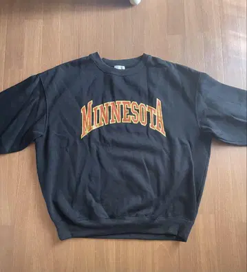 MINNESOTA 로고 블랙 맨투맨