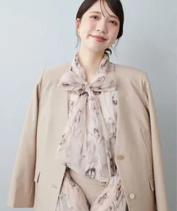 natural couture 얇은 금장 버튼 노카라 자켓