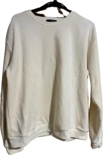FREE size 크림색 매끈매끈 긴팔 크루넥 티셔츠