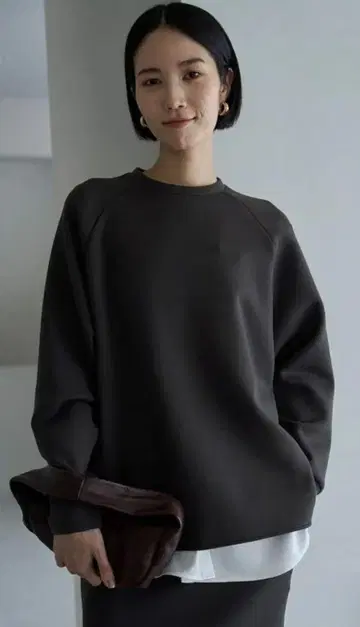 UNFILO 뷰티 폼 저지 백 지퍼 풀오버