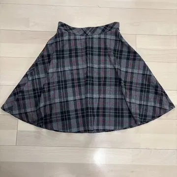 Reflect 플레어 스커트 무릎 기장 그레이 계열 체크