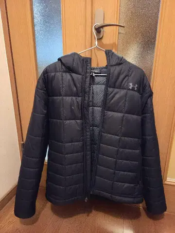 언더 아머 후드 부착 다운 자켓 MD 블랙