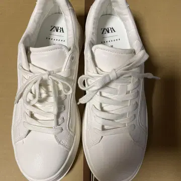 ZARA 화이트 스니커즈 38