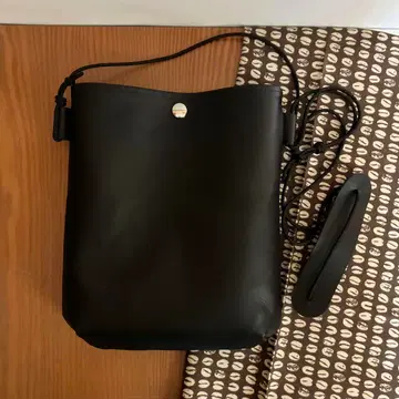 블랙 가죽 숄더백 내부 포켓 가죽 공예 핸드메이드 가죽