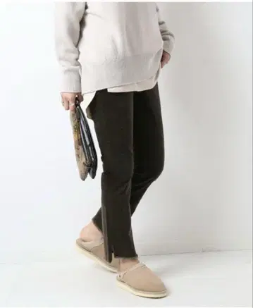 Spick&Span 코듀로이 미드 라이즈 슬림 스트레이트 팬츠