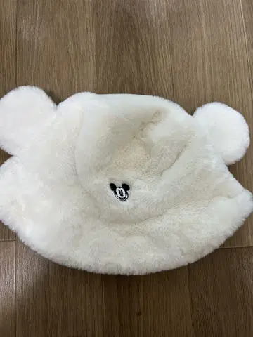 미키마우스 귀 달린 화이트 모자