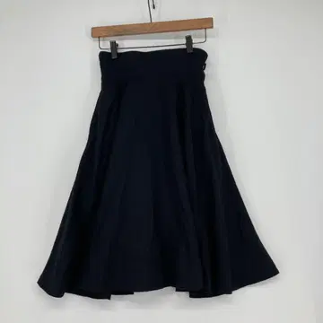 ASSSA 아싸 블랙 플레어 스커트 무릎 기장