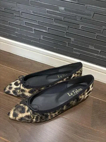 Le Talon 레오파드 무늬 플랫슈즈