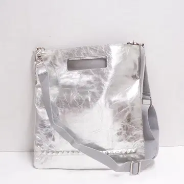 [ 미사용 새상품 ] ZUCCa 숄더백 천연 가죽 실버