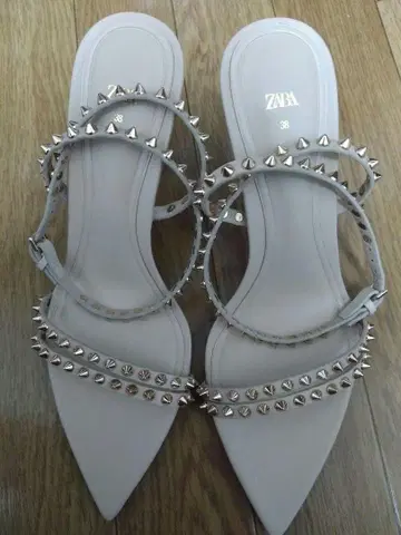 [ ZARA ] 스터드 하이힐