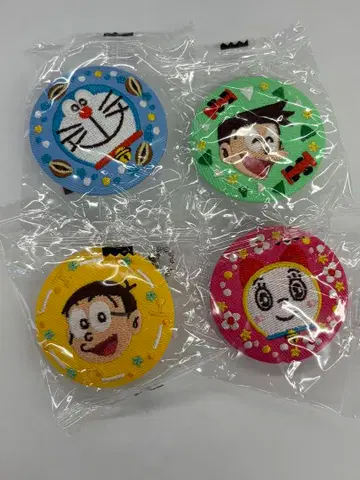 도라에몽 진구 신노스케 배지 4개 세트