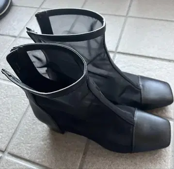 블랙 메쉬 가죽 오픈토 부츠