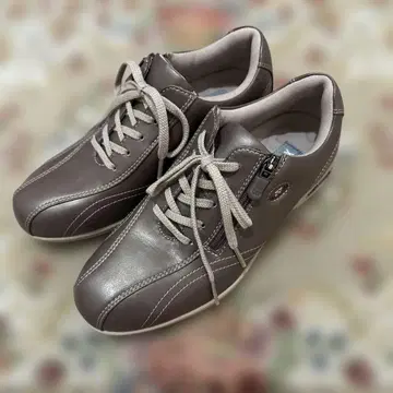 YONEX 브라운 레이스업 스니커즈 여성용 22.5cm
