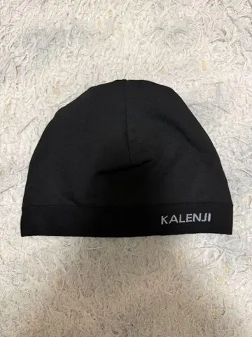 KALENJI 비니 central cee 착용