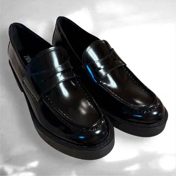 ZARA 블랙 에나멜 로퍼