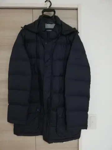 후드 부착 네이비 다운 자켓