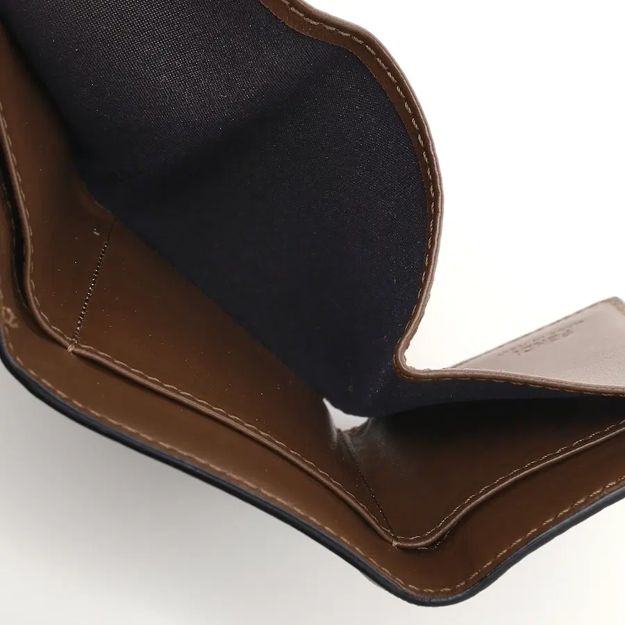 芬迪（Fendi）Micro Tri-fold 三折钱包