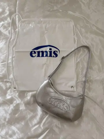 emis 실버 숄더백