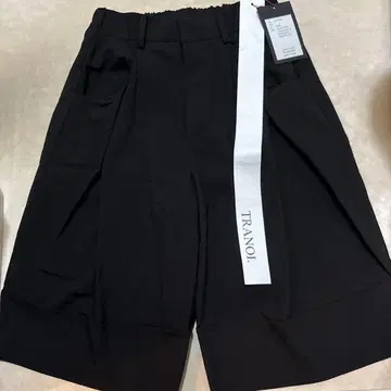 TRANOI. 블랙 숏팬츠