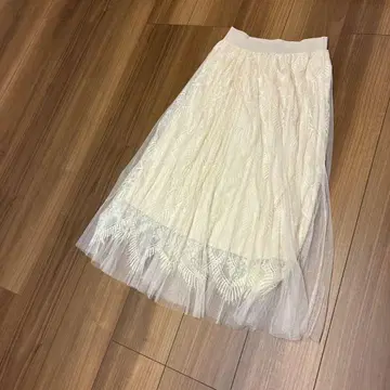 아이보리 레이스 플레어 스커트