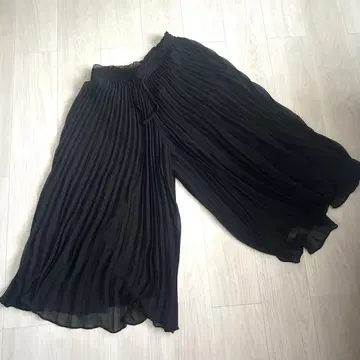 ZARA 플리츠 큐롯 스커트
