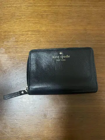 케이트 스페이드 블랙 가죽 이단 접이식 지갑