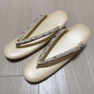 꽃무늬 조리 크림색 높은 힐