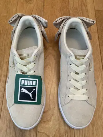 PUMA 리본 포함 베이지 스니커즈 24cm