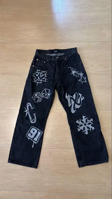 XLARGE 블랙 데님 팬츠 그래픽