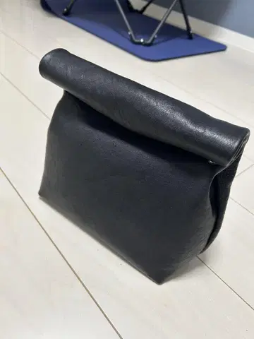 블랙 가죽 롤탑 클러치백 종이 봉투형 백