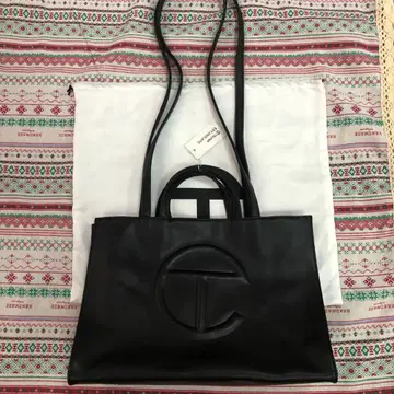 실물 촬영 TELFAR 블랙 토트백 로고