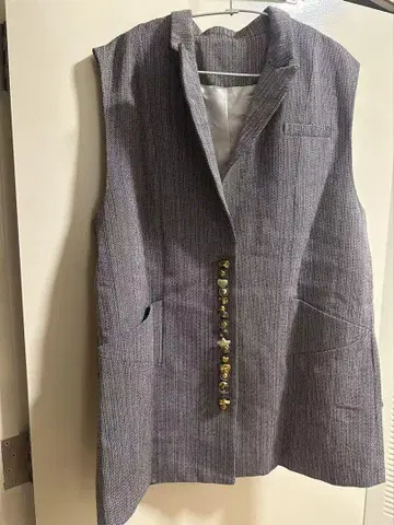 AMERI UND MANY MOTIF BUTTON VEST