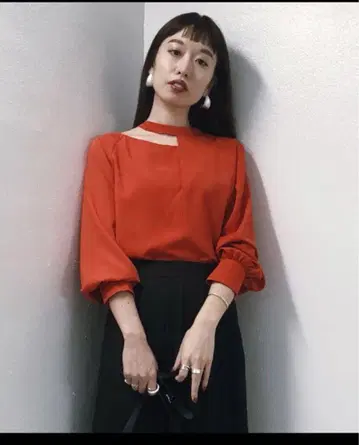 아메리 Ameri 벨트 넥 블라우스 BELT NECK BLOUSE
