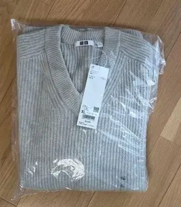 UNIQLO U 유니클로 프리미엄 라무 리브 V넥 스웨터 (긴팔) XL