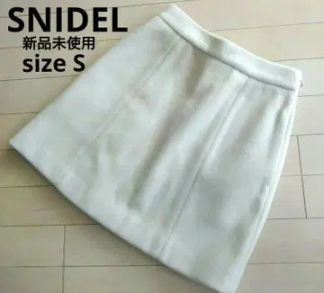 미사용 새상품 SNIDEL 미니 스커트 화이트 퍼지 0 택 포함