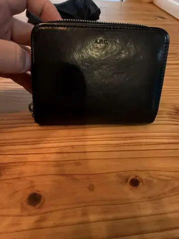 APC 블랙 가죽 접이식 지갑