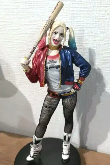 할리 퀸 피규어