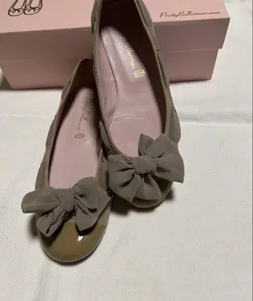 Pretty Ballerinas 베이지 플랫슈즈 리본 포함