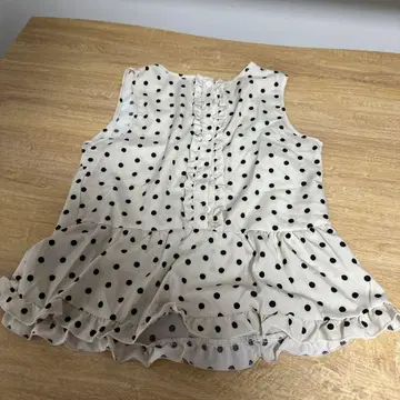 베이지 도트 무늬 프릴 슬리브리스 셔츠
