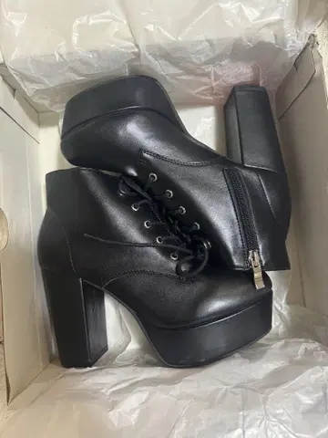 Nuovo 블랙 플랫폼 부츠 S