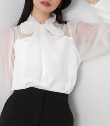 내추럴 뷰티 베이직 리본 타이 블라우스