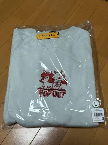YOASOBI POP OUT 크루넥 풀오버 (화이트)