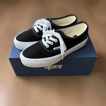 새상품급 VANS 오센틱Reissue 블랙 23.5cm