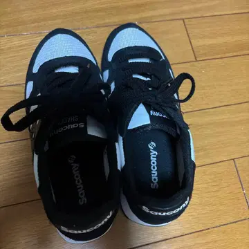 Saucony 스니커즈 블랙/화이트