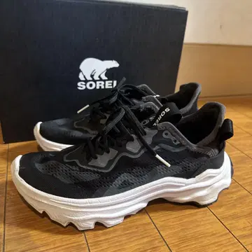 SOREL 블랙/화이트 스니커즈