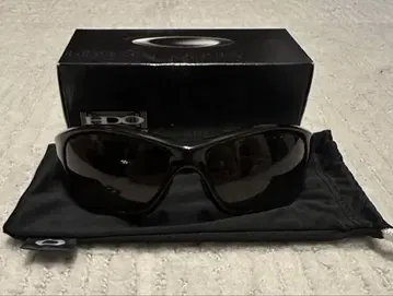 oakley pitbull